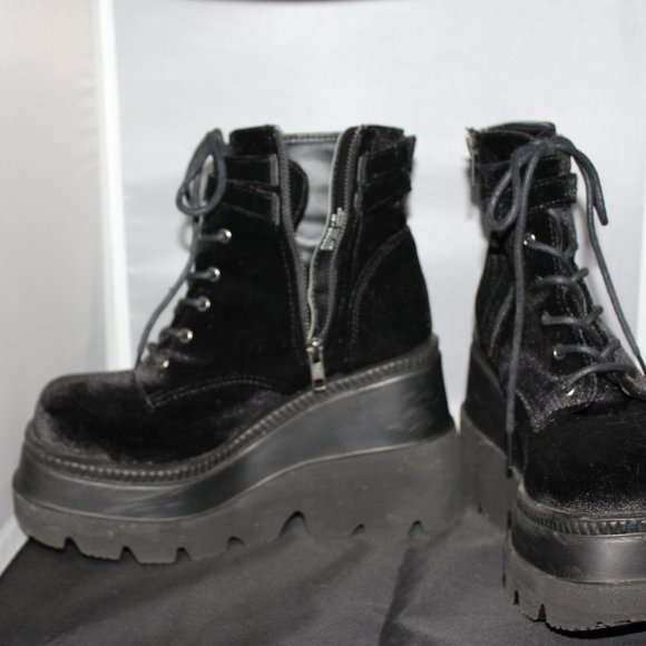 Demonia Shoes - Demonia Womens' black fuzzy leather upper balance man-made shaker boots size